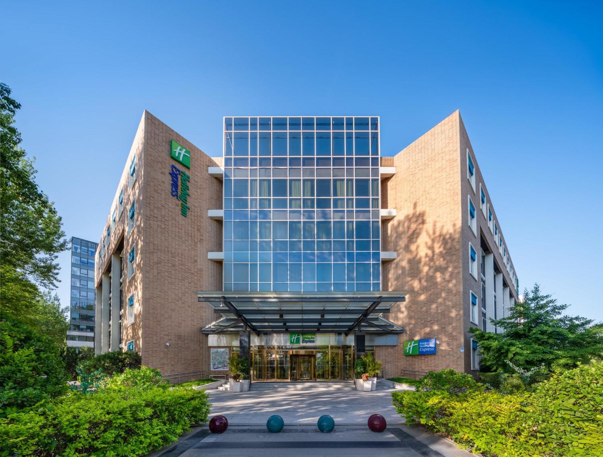Holiday Inn Express Shangdi Beijing By Ihg L Next To Yuanmingyuan Park & Subway & Qinghe Railway Station & Beijing Sport University L Taxi 15 Minutes To Summer Palace & Peking University & Tsinghua University L 20 Minutes To Badaling Great Wall By Ra Exterior foto